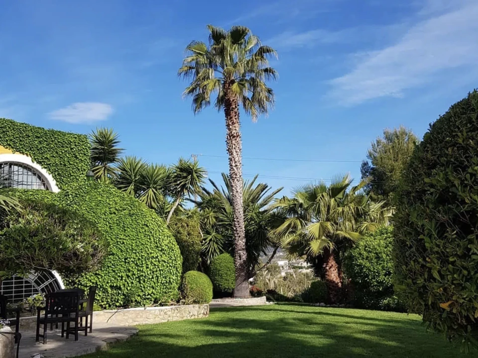 1679331730-Luxury property Barcelona mas Don juan garden .webp